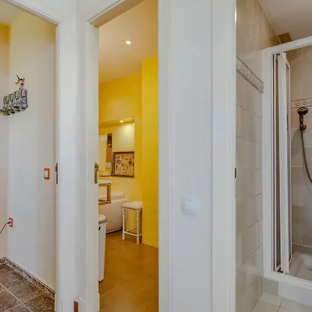 Moana's - Beachfront By Rent Apartment *