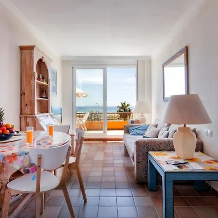 Moana's - Beachfront By Rent Apartment